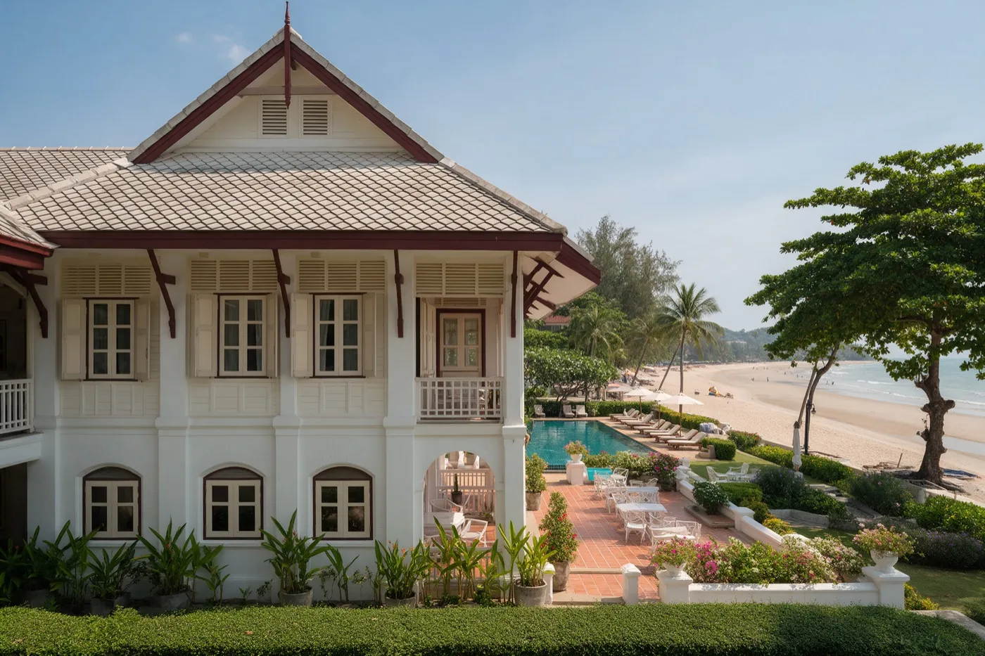 Villa im Kolonialstil mit Garten und Strand in Hua Hin